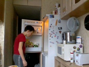 Когда папа перевесил дверь холодильника