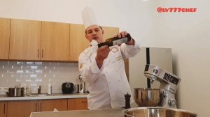 Как вытащить пробку из пустой бутылки. Лайфхак. How to get a cork out of an empty bottle.