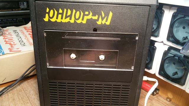 ЮНИОР-М магнитофон игрушка СССР (2Ч)-пробуем кассету(КИНОЖУРНАЛ ПАЯЛЬНИК №31.21) смотреть онлайн