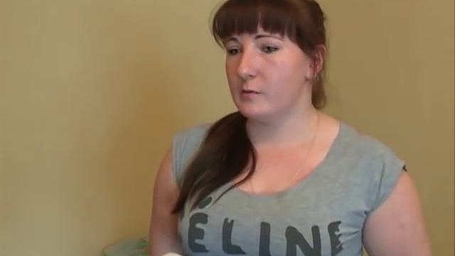 Сирот из Емельяново поселили в новые, но уже разваливающиеся дома смотреть онлайн