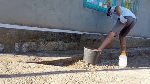 Облицовка цоколя декоративным камнем.