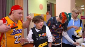 АМИНА СПАСАЕТ БЕЗДОМНЫХ ЖИВОТНЫХ! ЗАЧЕМ ВСЕ ПРОДАЮТ СВОИ ВЕЩИ в КАМПУСЕ?