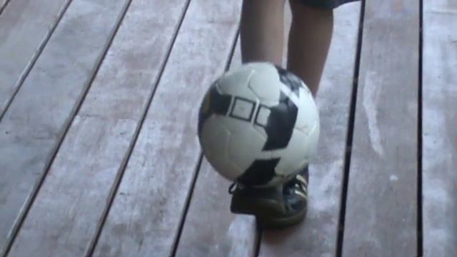 Crazy Soccer Kid- 300 juggles in 1 minute!!!