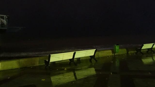 Жуткий УРАГАН в Крыму СНОСИТ С НОГ. Экстремальная прогулка в Ялте. Зачем я на это решилась? смотреть онлайн