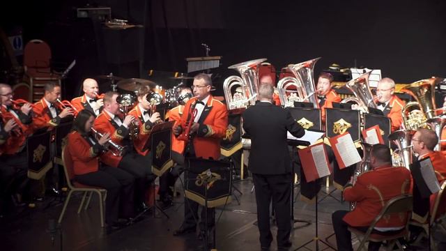 Mark Wilkinson on pCornet and Fodens Band perform Sunshine of Your Smile смотреть онлайн