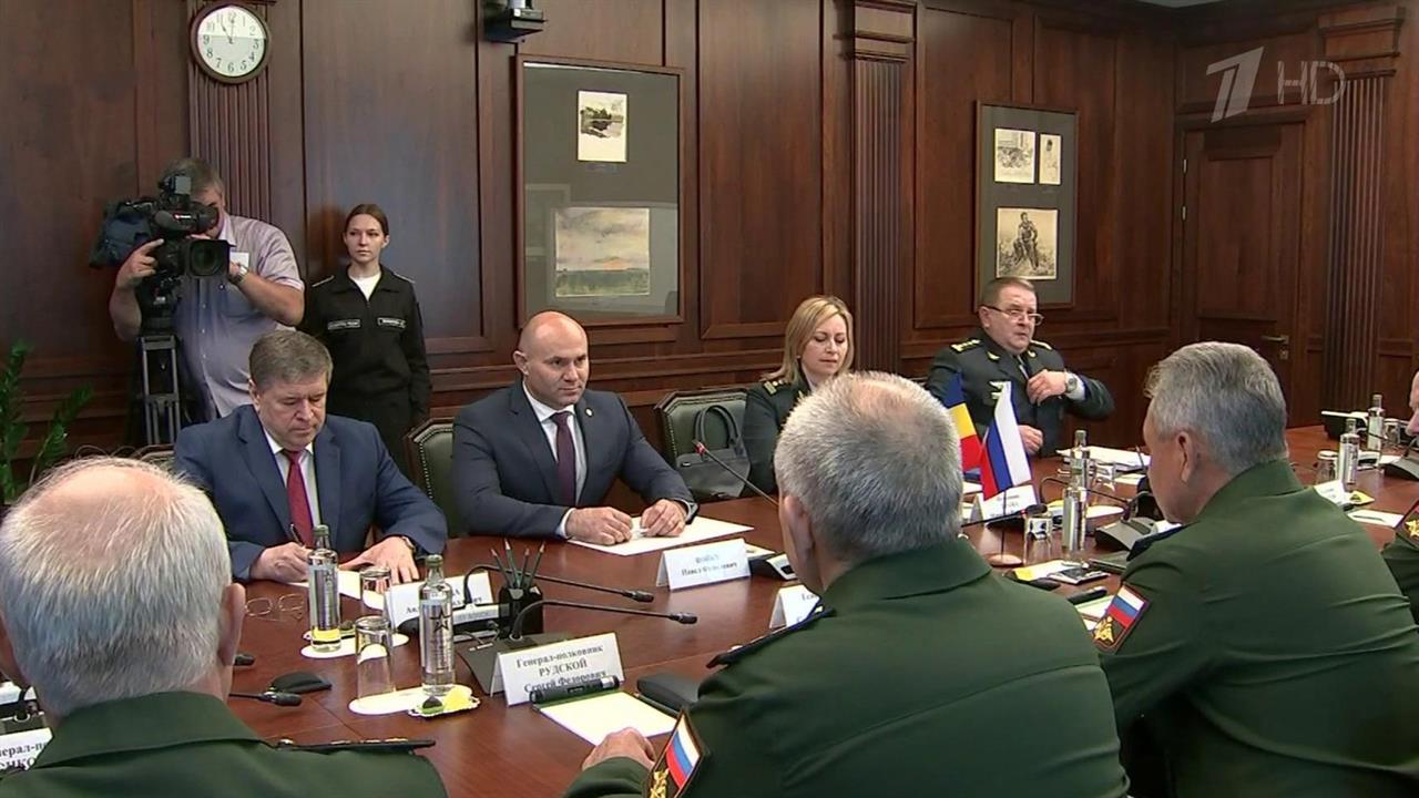 Военное сотрудничество России и Молдавии обсудили министры обороны двух стран