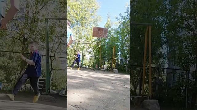 Разбил мячом смотреть онлайн