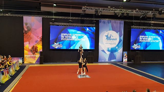 Групповой женский стант взрослые Lions, смотреть онлайн