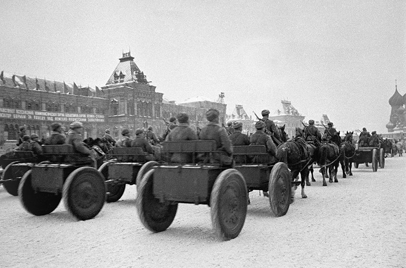 В Москве 82 года назад состоялся исторический парад / События на ТВЦ