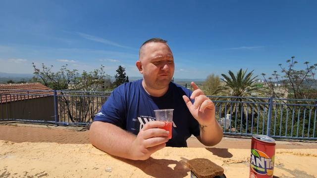 Пробую Сардины в томатном соусе и запиваю фантой экзотика. Кушаю и разговариваю. Мукбанг смотреть онлайн