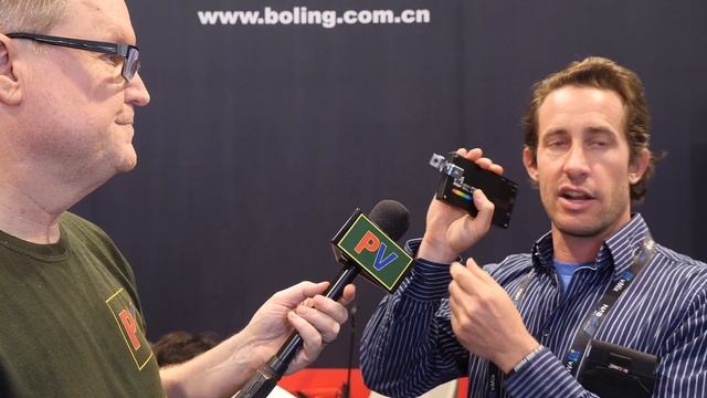 Boling P1 On-Camera RGB LED Light смотреть онлайн