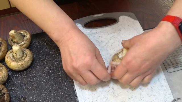 Фаршированные Шампиньоны в Беконе - сочнее не бывает