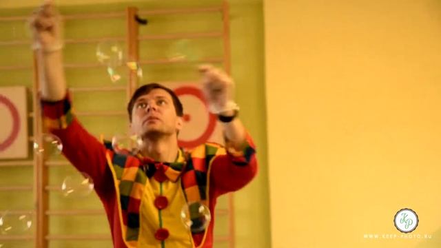 Видеосъёмка с шоу мыльных пузырей на выпускной в детском саду смотреть онлайн