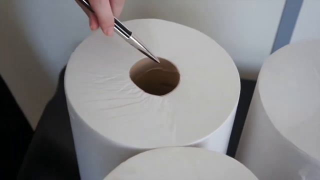 Как одним движением руки убрать втулку из рулона полотенец с центральной вытяжкой Veiro Professiona смотреть онлайн