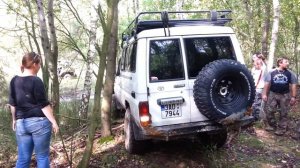 Toyota Land Cruiser 75 (off road)