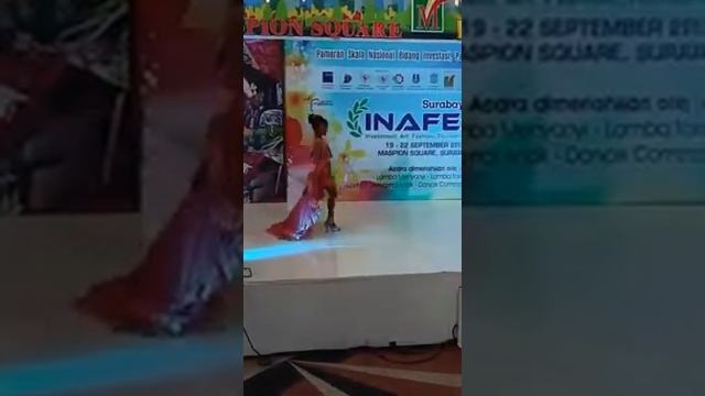 Model cilik chika, juara 1 batik pesta @ maspion square смотреть онлайн