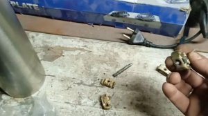 Как правильно закрепить топливные, тормозные трубки на авто.