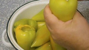 Как легко почистить болгарский перец