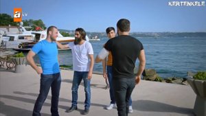 Kara Kemal, Melis'e asılanları dövüyor! - Kertenkele