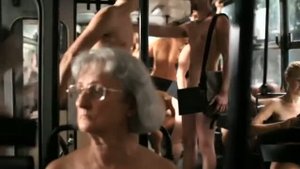 Голые люди везде!