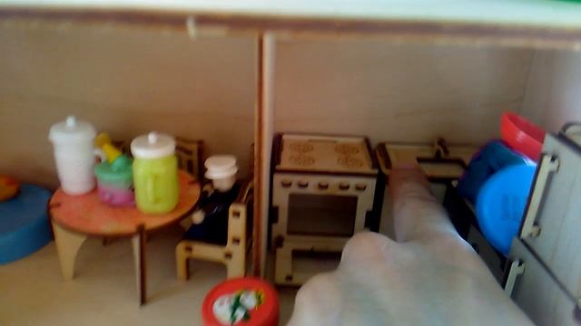 Деревянный кукольный домик, что в нем есть смотреть онлайн