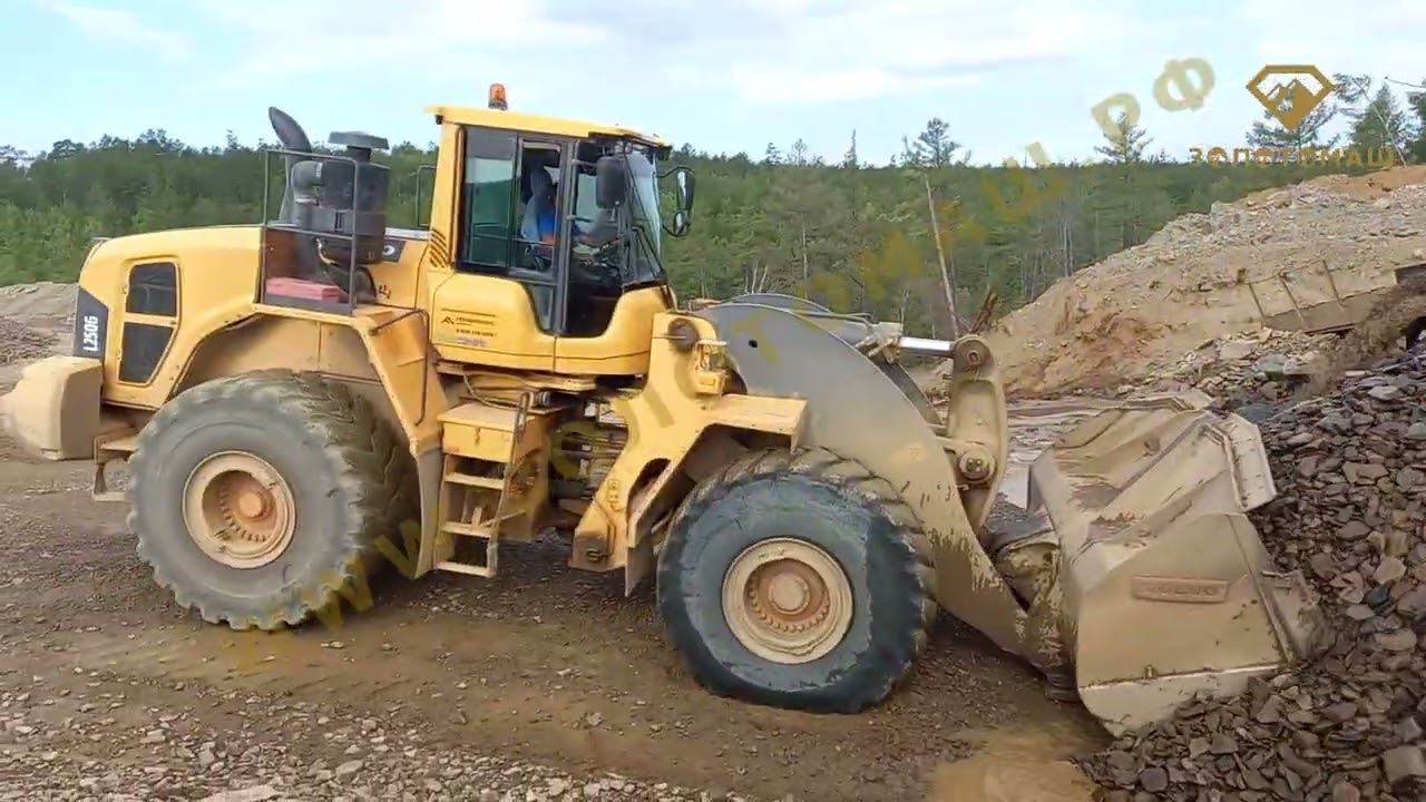 Показываем уборку эфелей с промприбора погрузчиком VOLVO. Работы в Амурской обл. смотреть онлайн