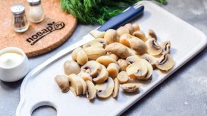 Салат с солеными грибами и картофелем