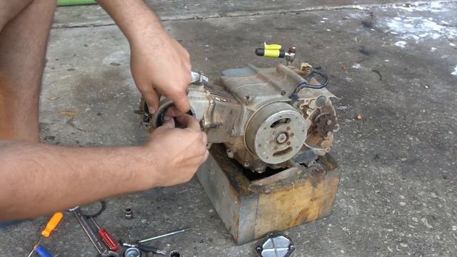 Top End Engine Teardown 1 of 2  - Vintage Honda Z50 CT70 SL70 ATC70 Monkey Mini Trail