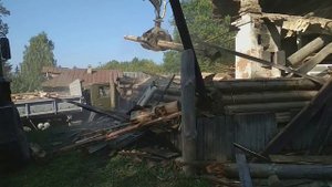 Ломать не строить. Снос деревянного дома за 6 часов