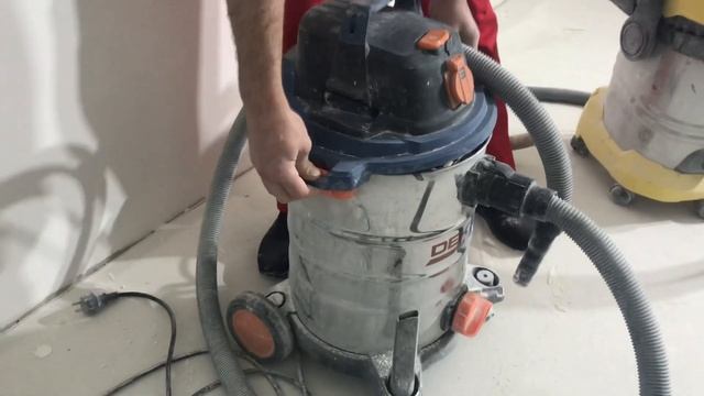 Обзор и сравнение на строительные пылесосы Karcher wd6 и Dexter power смотреть онлайн