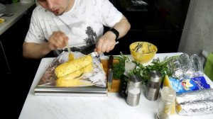 Кукуруза в початках, запеченная с сыром