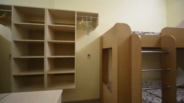 Хостел посуточно Киев: Видеообзор кровати в хостеле Кашемир в номере для 4 человек смотреть онлайн