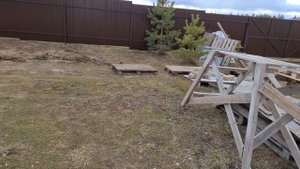 Из дренажного колодца в дорожную канаву