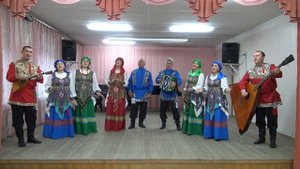 р.н. п. "Стояла чудная сосна" и песня Г.Заволокина "я-деревня, я-село", ансамбль "Околица" .mp4