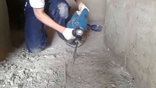 Видео: Долбление бетона перфоратором смотреть онлайн