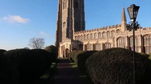 Старая английская деревня и книги секон-хэнд.