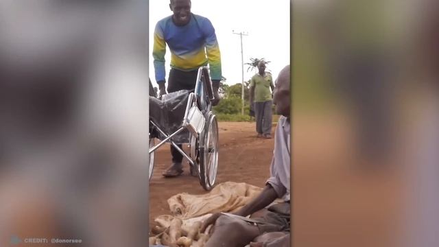 ЭТО Нужно ВИДЕТЬ! Трогательные Акты Доброты Пойманные на Камеру! смотреть онлайн