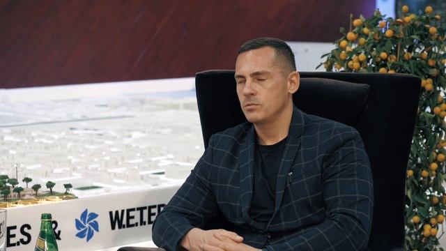 Denis Tiaglin in conversation with a visitor to the WETER LLC office in Dubai