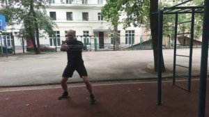 Ротация корпуса в атлетической стойке с удержанием резины