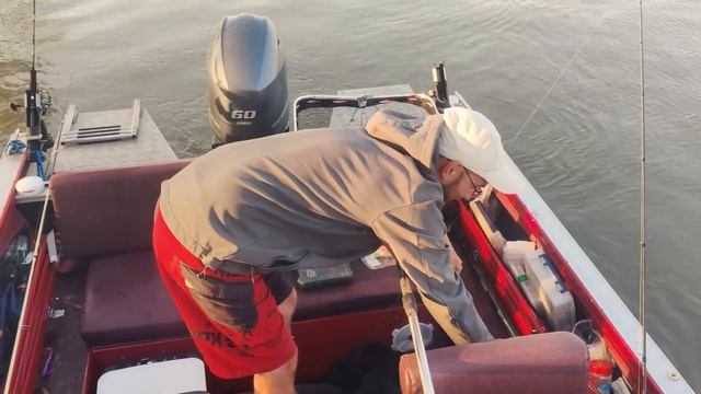 На Лодке из Москвы в Астрахань. ОТОРВАЛИСЬ по Рыбалке! Сом, Сазан, Судак Последняя Часть 8 смотреть онлайн