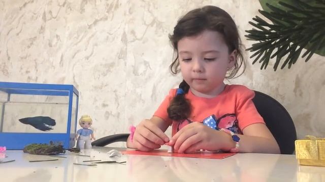 Поделка своими руками. Делаем ёжика из ёлочки. Осенние поделки из веток и листьев. смотреть онлайн