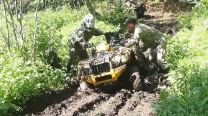 Нашли единственную жижу во всём лесу.