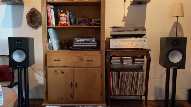 Mas Feliz Del Mundo - Ofir Atar - MONITOR AUDIO SILVER 100 7G + YAMAHA CR-820 смотреть онлайн