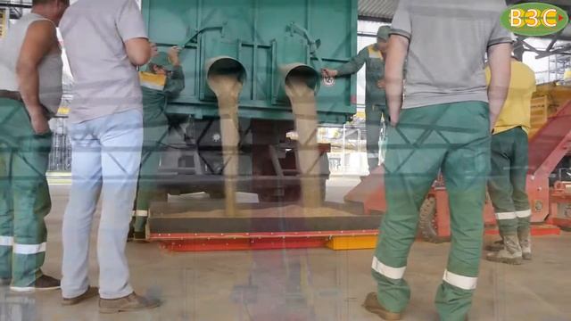 Разгрузчик вагонов-хопперов РВХ-90 в работе. Республика Беларусь. смотреть онлайн