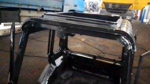 Маленькая восстановленная кабина от трактора МТЗ 82 после покраски