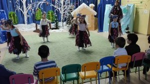 Новогодние бабки ежки