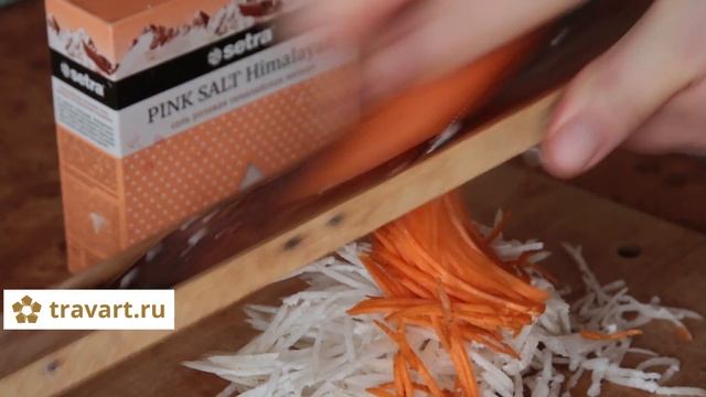 Салат из дайкона и маргеланская редька.