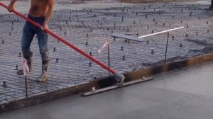 Гладилка для бетона В работе