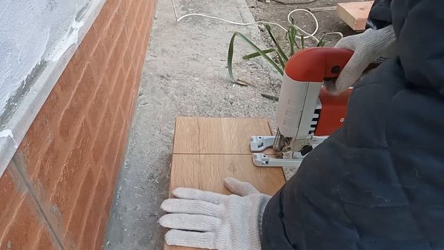 Пиление ламината электролобзиком Фиолент ПМ5-750Э М смотреть онлайн