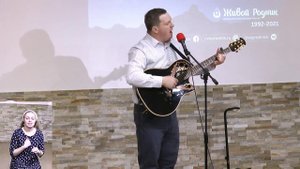 Дверь открылась тихонько, как будто от легкого ветра